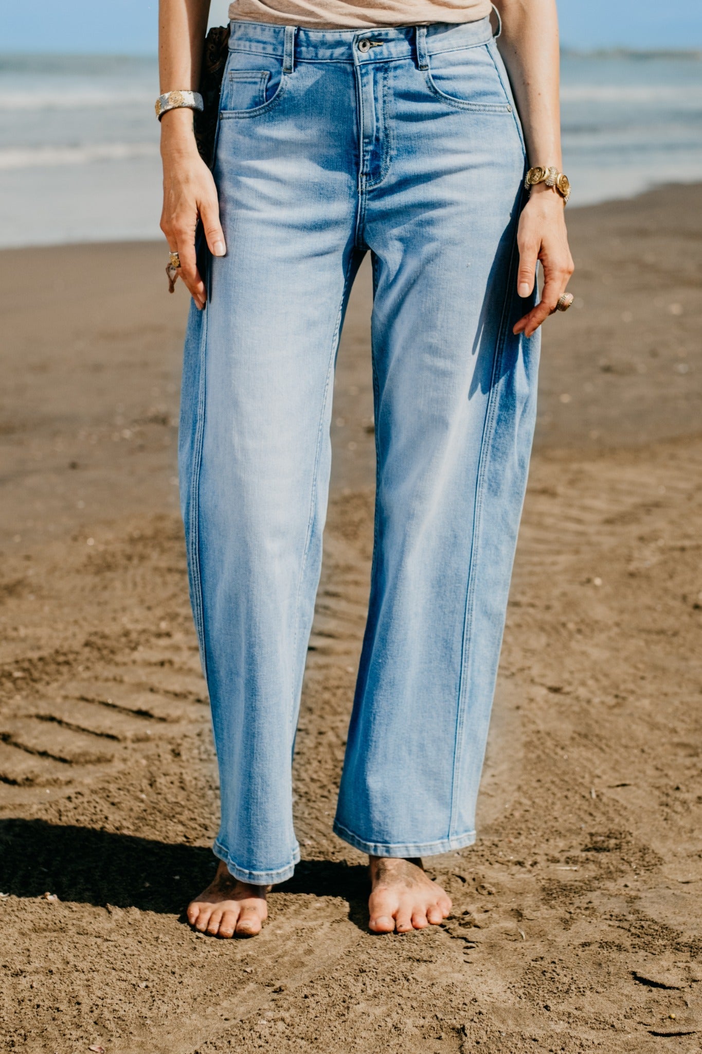 SW1869 Light Blue Wash Side-Panel Wide Leg Jeans front detail